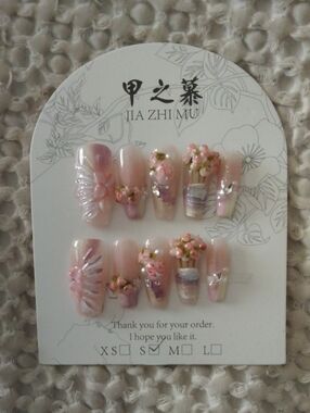 Jia Zhi Mu Pink Floral Press-On Nail Set Size Small 🩷